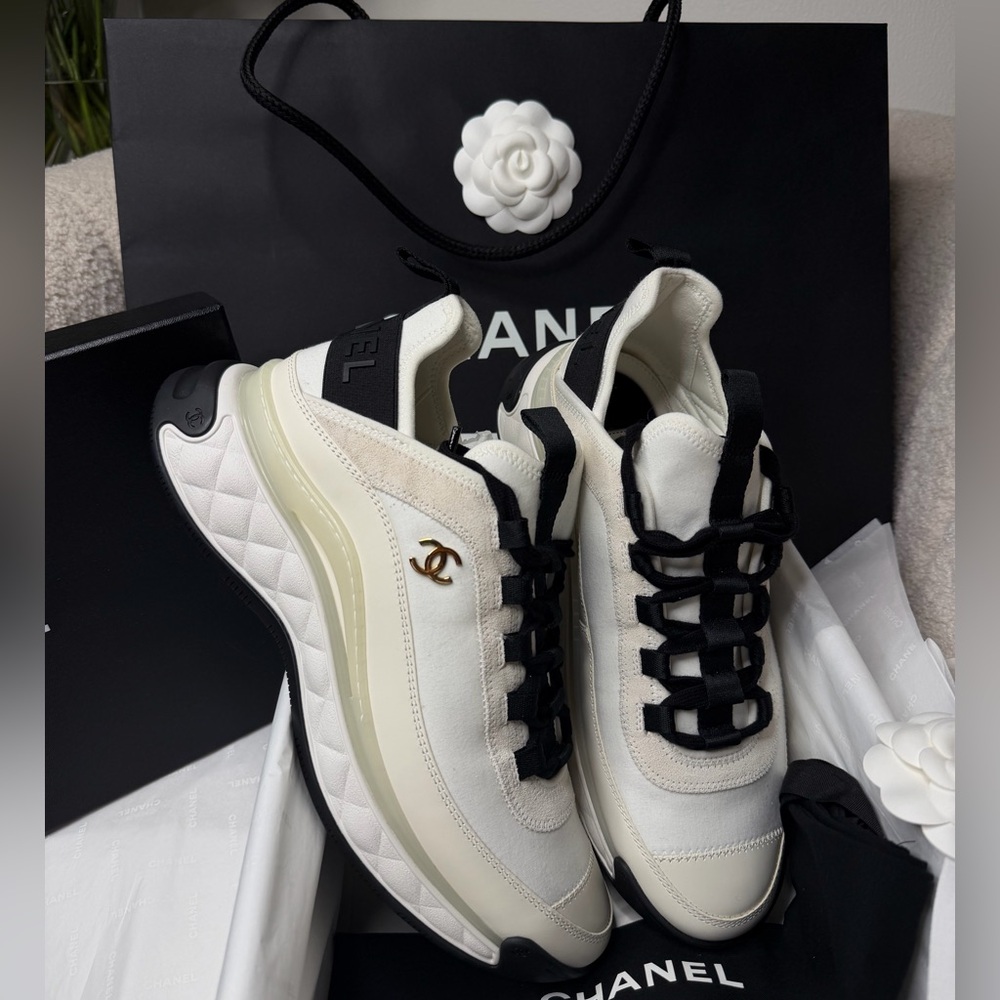 Chanel CC Logo Sneakers – White & Black – Full Boutique Set – Brand New - Picture 8 of 13